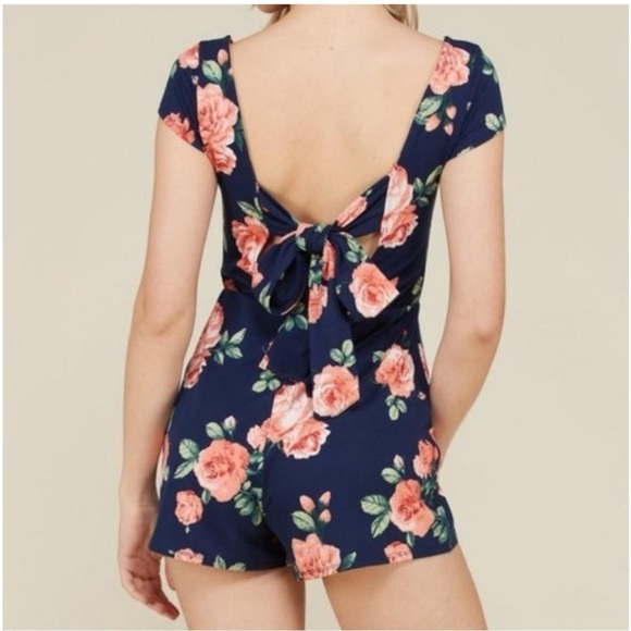🆕Priceless Floral Navy Romper - Picture 2 of 7
